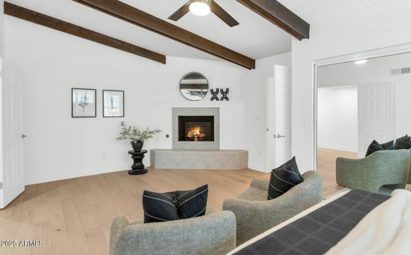 4642 N 31st St-large-022-021-TOD6216-150