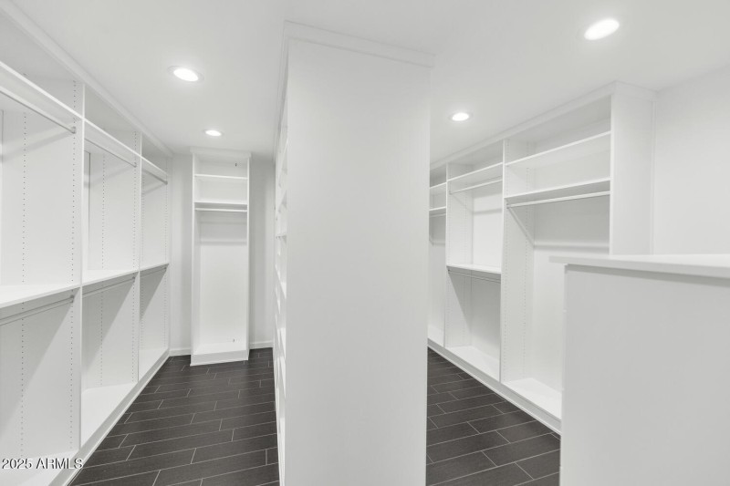 4642 N 31st St-large-025-028-TOD6217-150