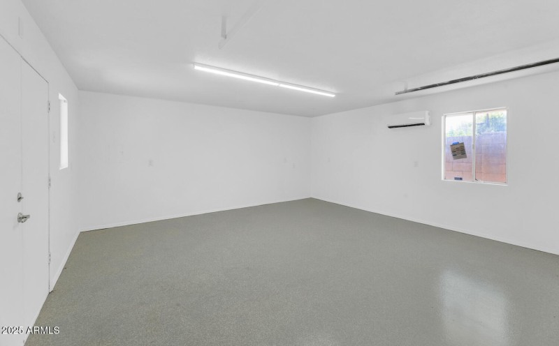 4642 N 31st St-large-039-032-TOD6245-150