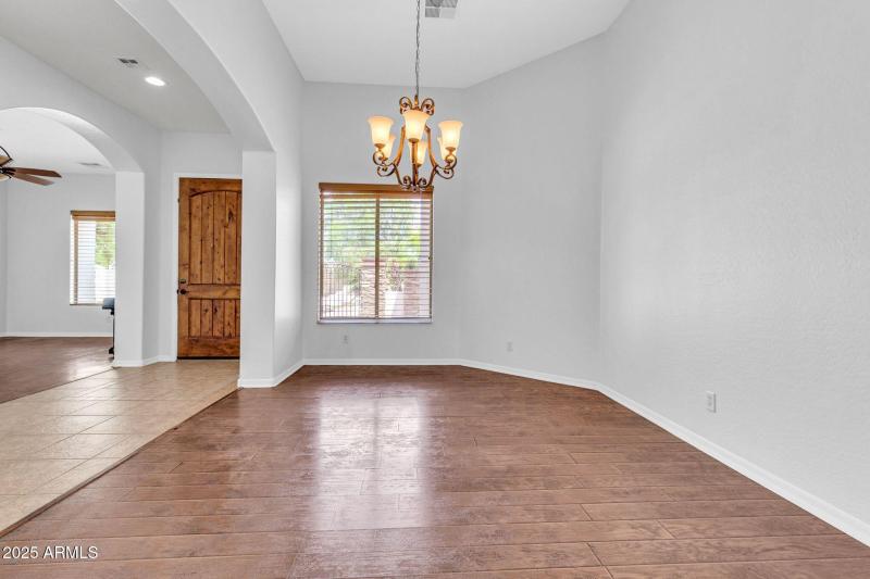 20131 E Calle de Flores-15