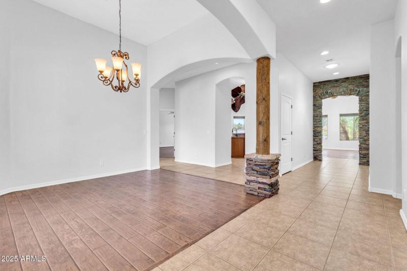 20131 E Calle de Flores-16