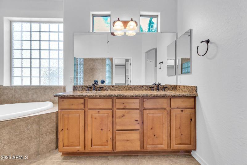 20131 E Calle de Flores-31