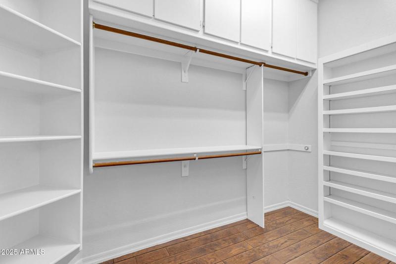 20131 E Calle de Flores-34