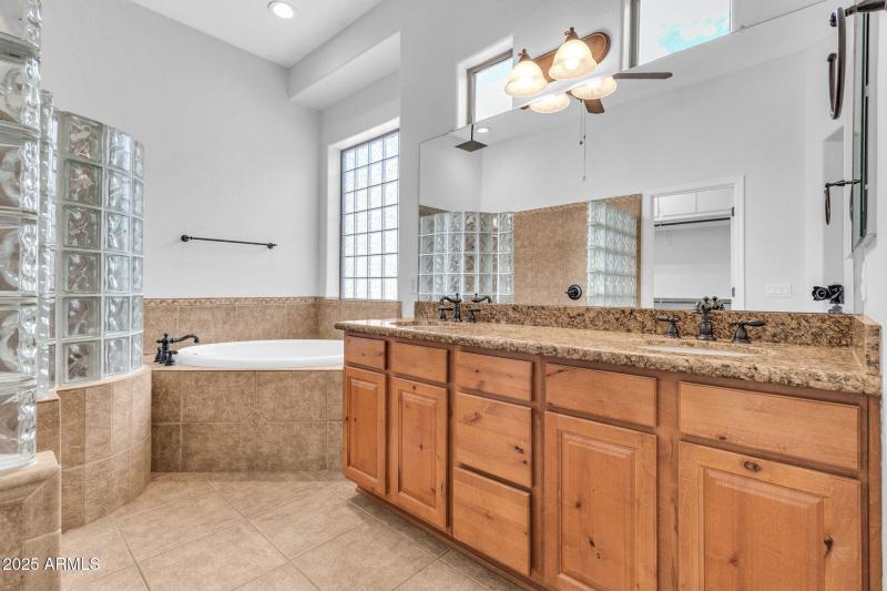 20131 E Calle de Flores-35