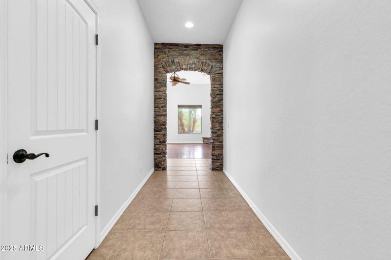 20131 E Calle de Flores-40