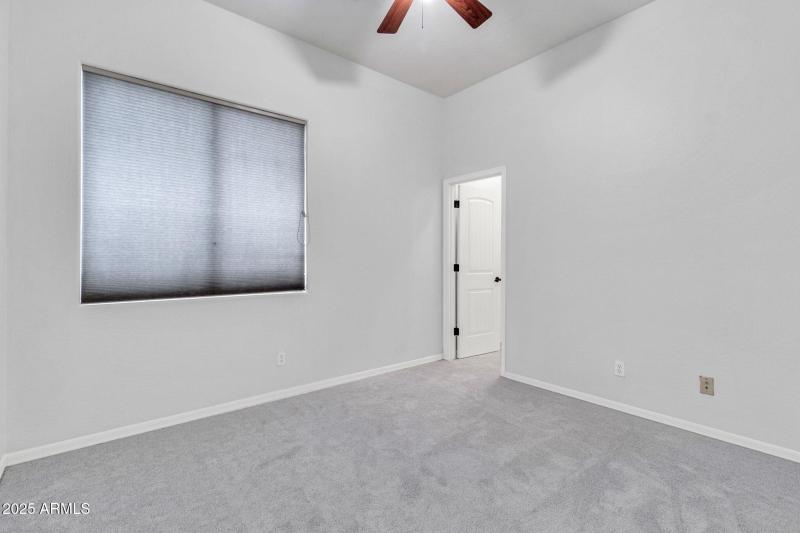 20131 E Calle de Flores-45