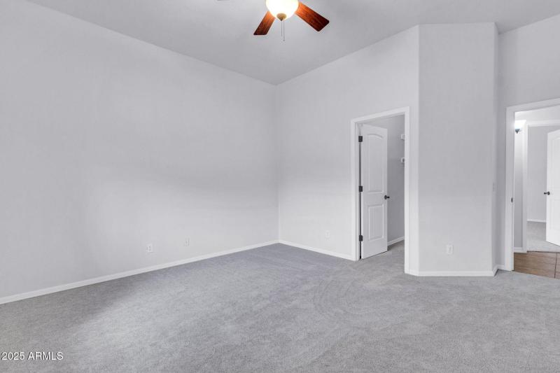 20131 E Calle de Flores-50