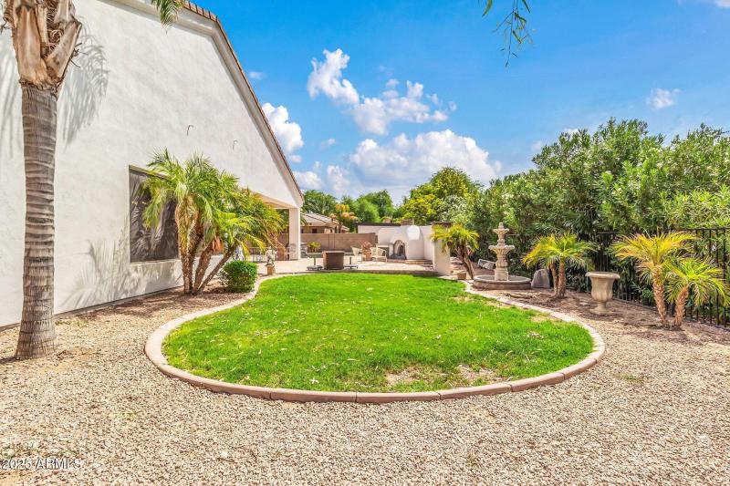 20131 E Calle de Flores-52