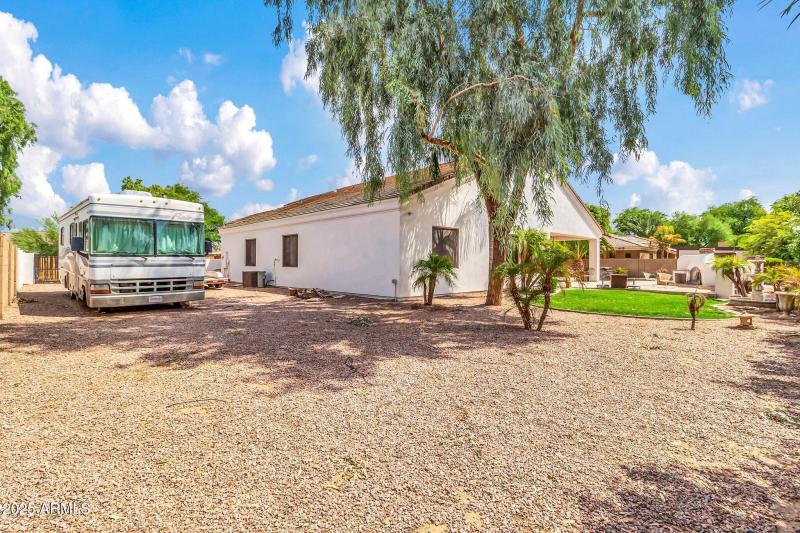 20131 E Calle de Flores-54