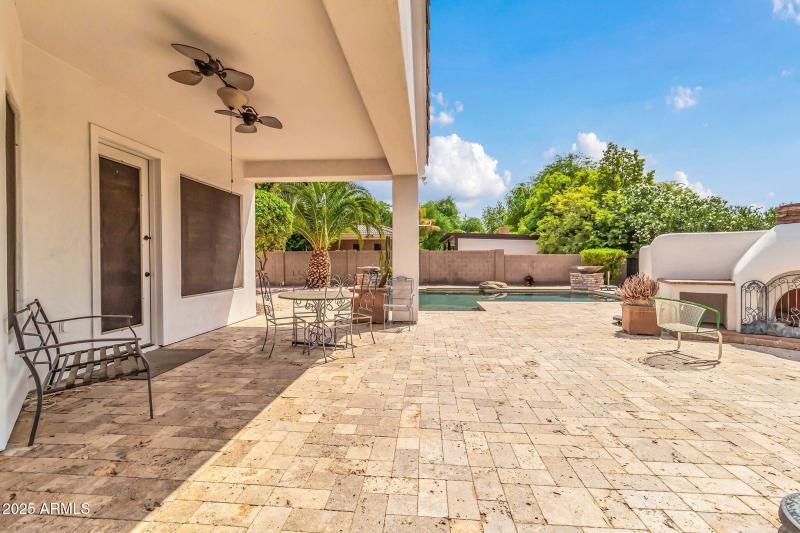 20131 E Calle de Flores-57