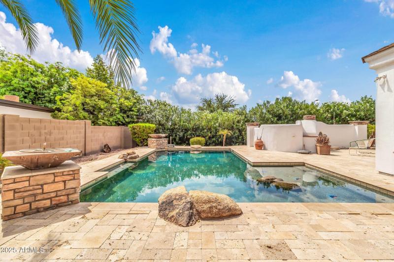 20131 E Calle de Flores-61