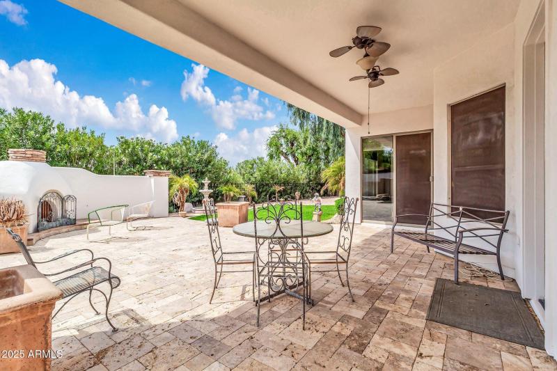 20131 E Calle de Flores-63