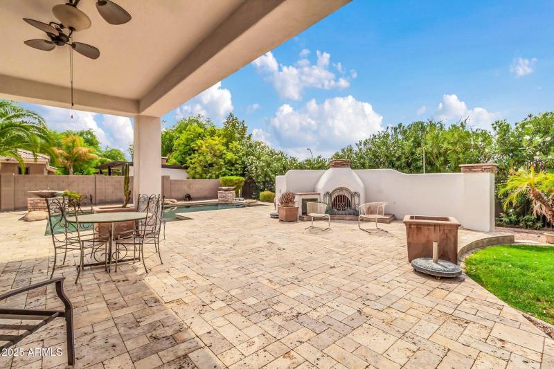 20131 E Calle de Flores-66