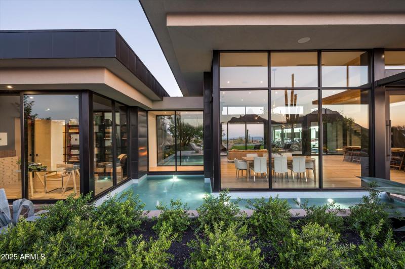 Soaking water feature