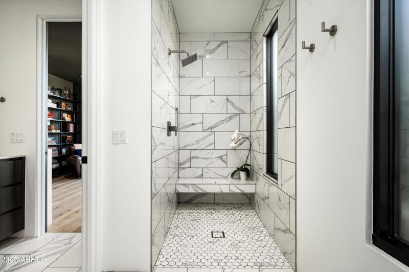 Beautiful adjoining shower for Bed #2