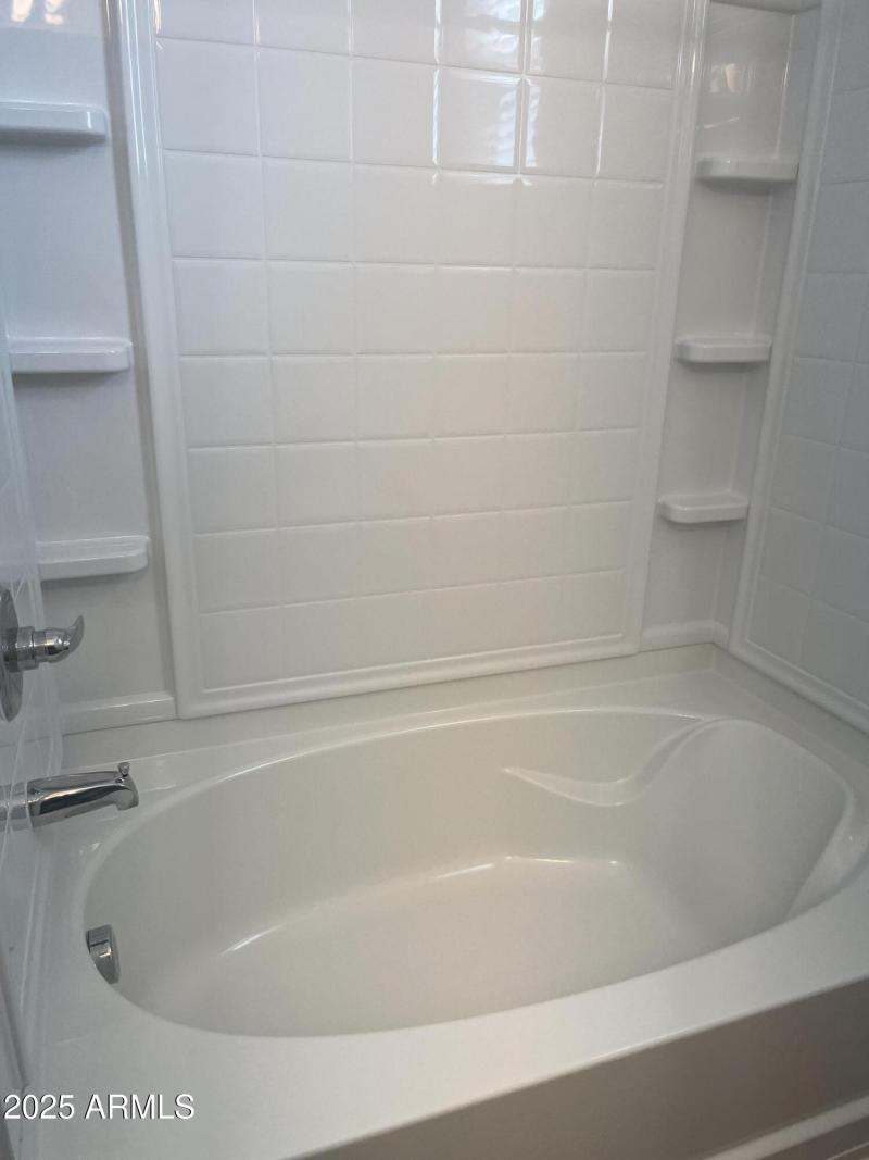 Sandhill secondary bathrm tub
