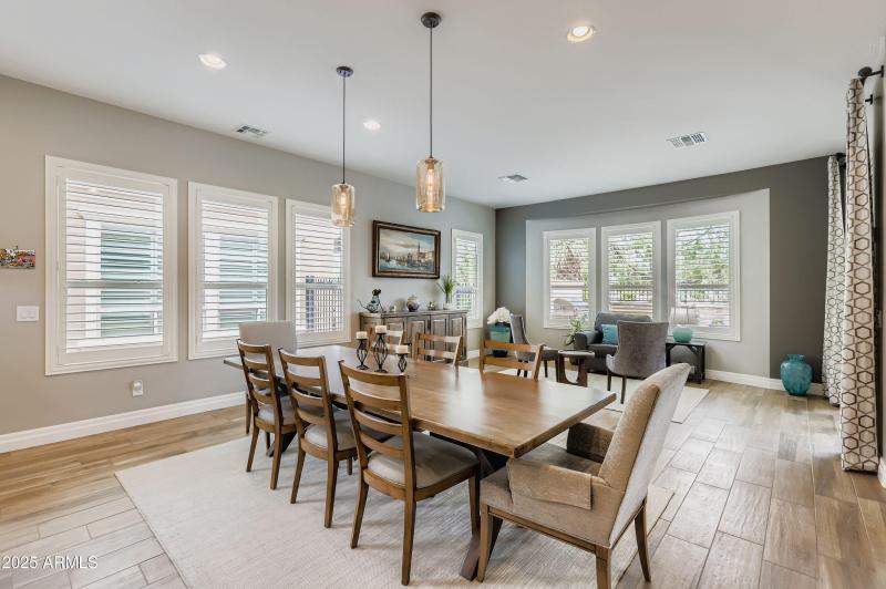 Formal Dining w Beautiful Pendants