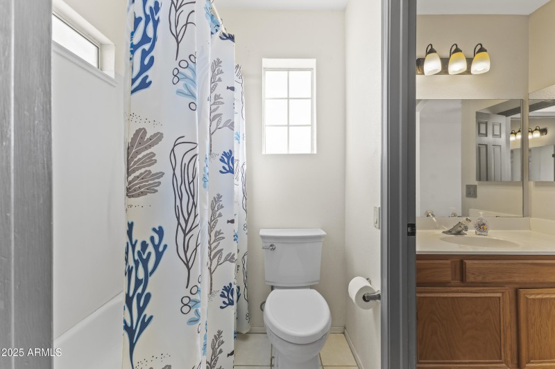 upstairsjack/jill bathroom2