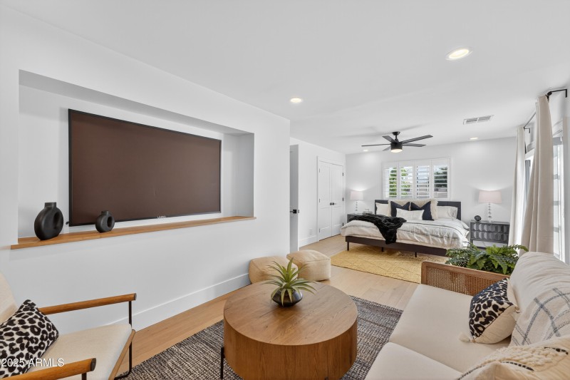 Large Secondary Suite