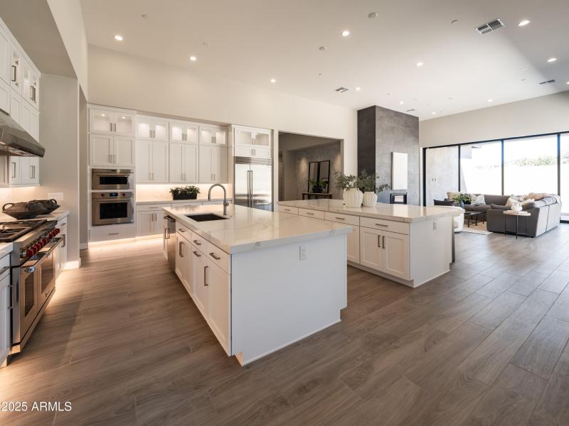 Kitchen W Double Island