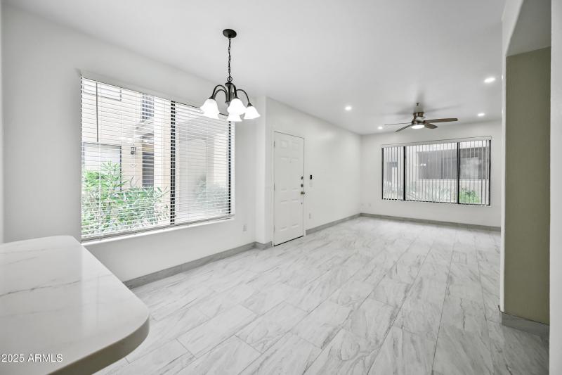 9-4925EDCA149-ocupix