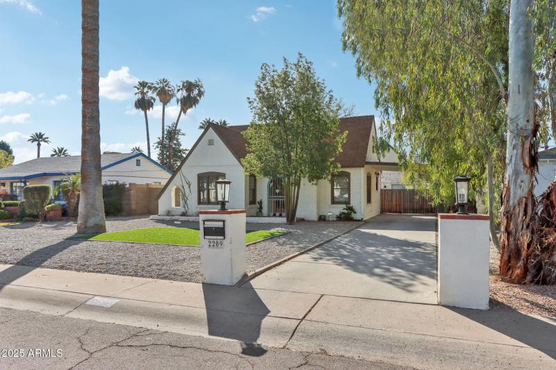 8-web-or-mls-E Weldon Ave-006