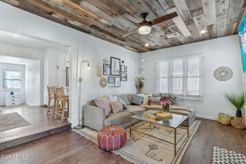 10-web-or-mls-E Weldon Ave-008