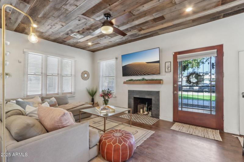 12-web-or-mls-E Weldon Ave-010