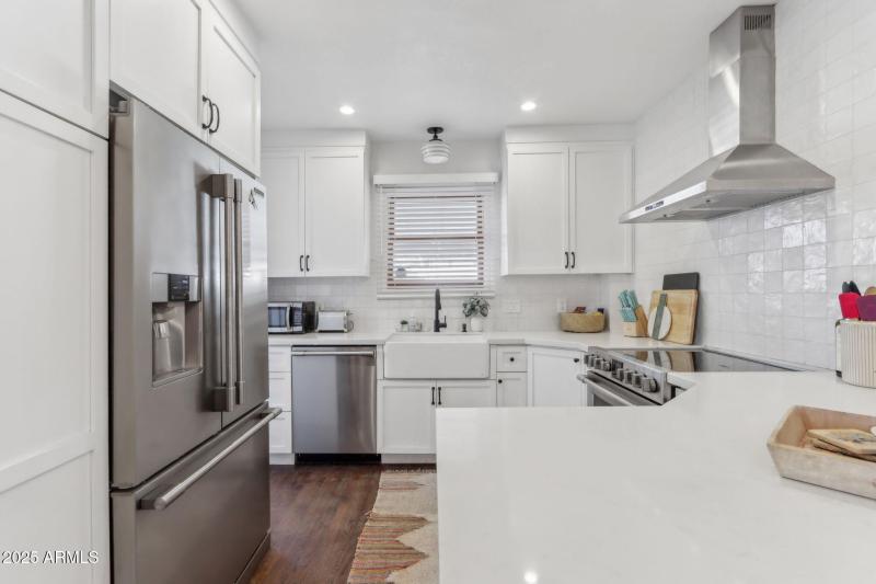 18-web-or-mls-E Weldon Ave-016