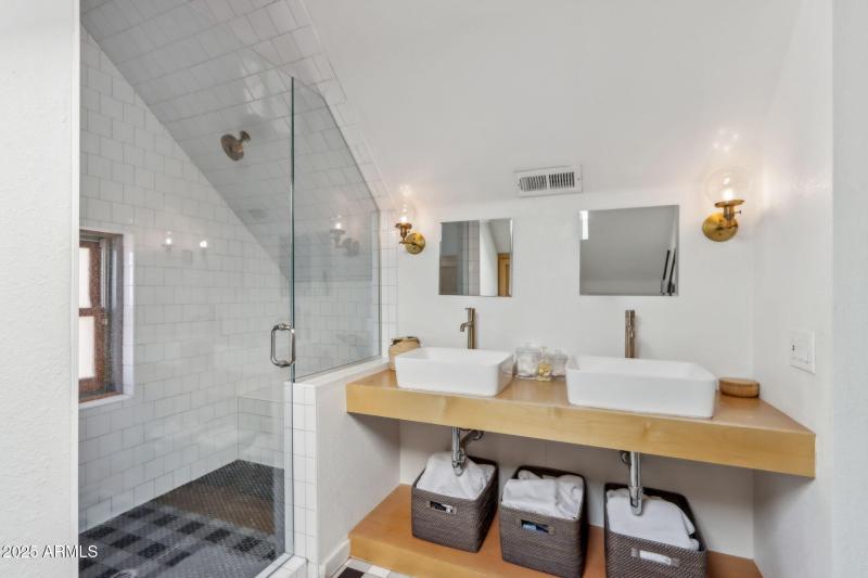 35-web-or-mls-E Weldon Ave-033