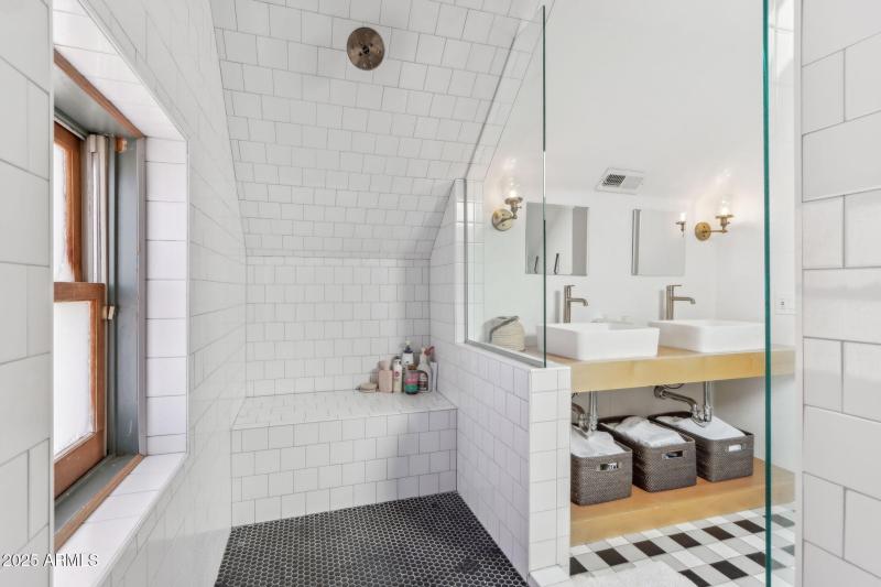 36-web-or-mls-E Weldon Ave-034