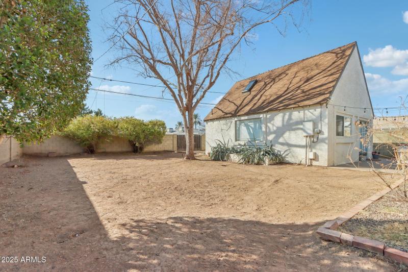 37-web-or-mls-E Weldon Ave-035