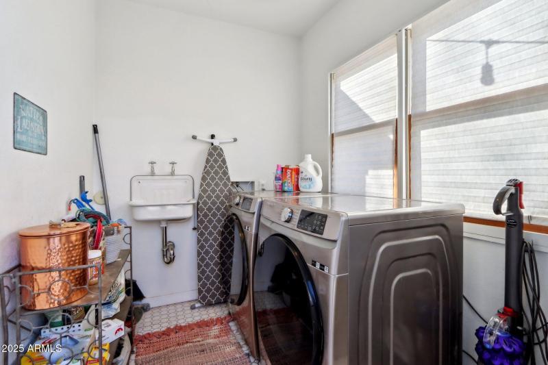 27-web-or-mls-E Weldon Ave-010