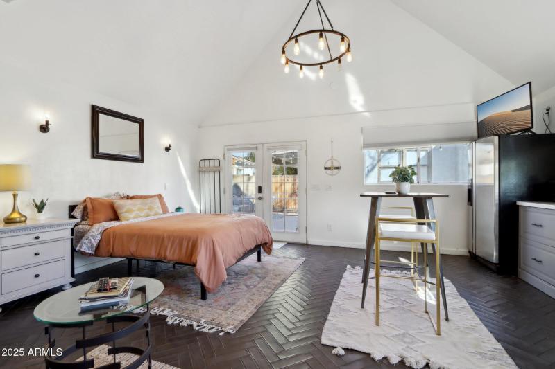 35-web-or-mls-E Weldon Ave-013