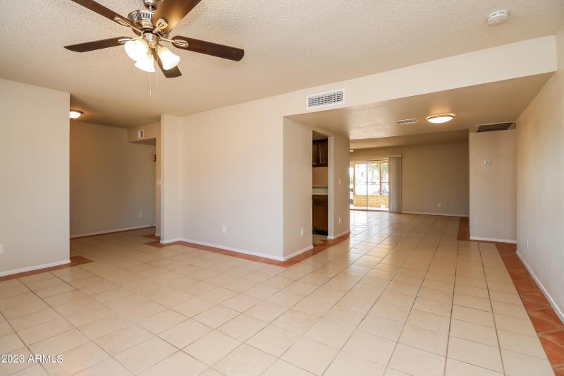 019-photo-dining-room-13143695