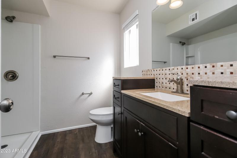 024-photo-primary-bathroom-13143687