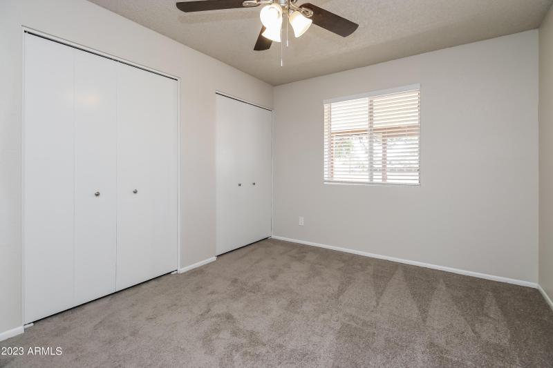 025-photo-bedroom-13143688