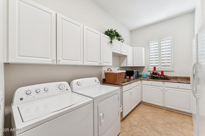 033-laundry-garage-entry