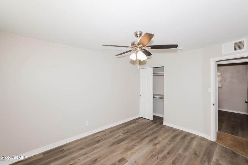 024-photo-primary-bedroom-12308973