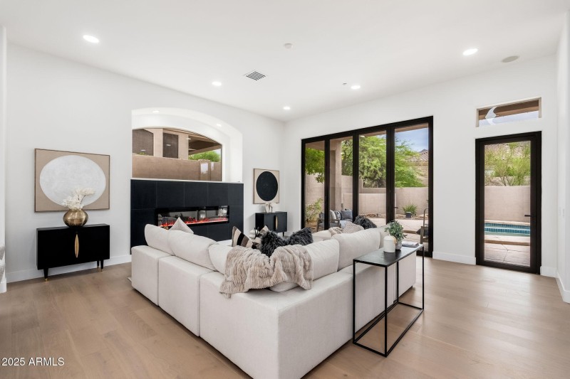 11917 E Mariposa Grande Dr - 11