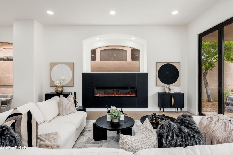 11917 E Mariposa Grande Dr - 13