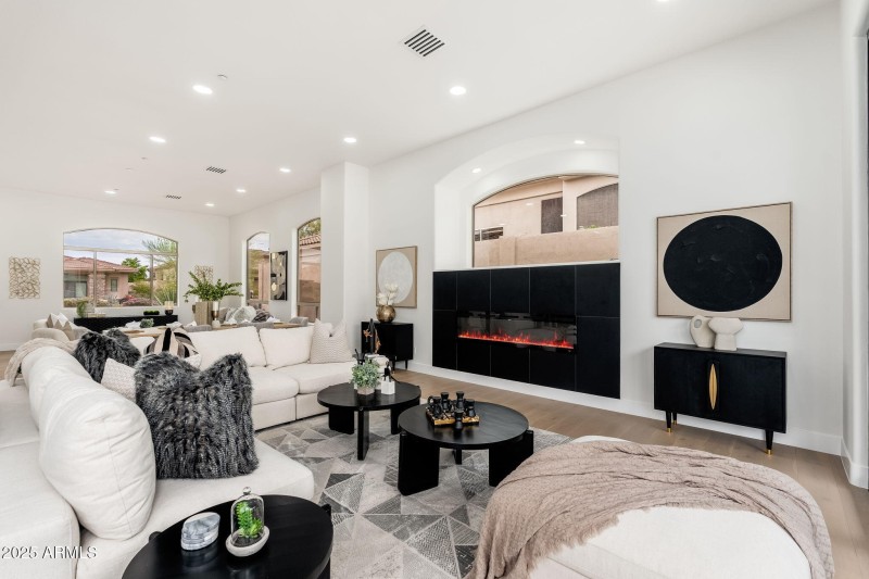 11917 E Mariposa Grande Dr - 14