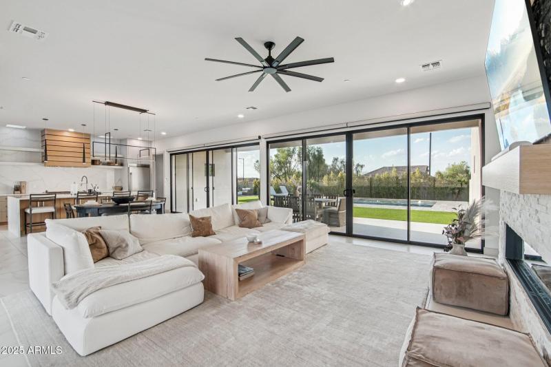 14-web-or-mls-W Estes Way-S2708-014