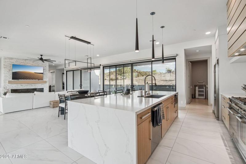 17-web-or-mls-W Estes Way-S2708-017