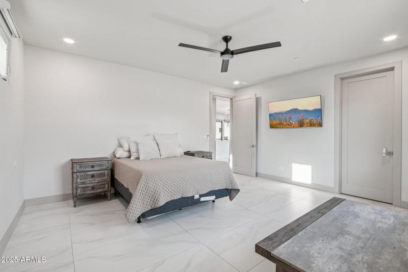 22-web-or-mls-W Estes Way-S2708-022