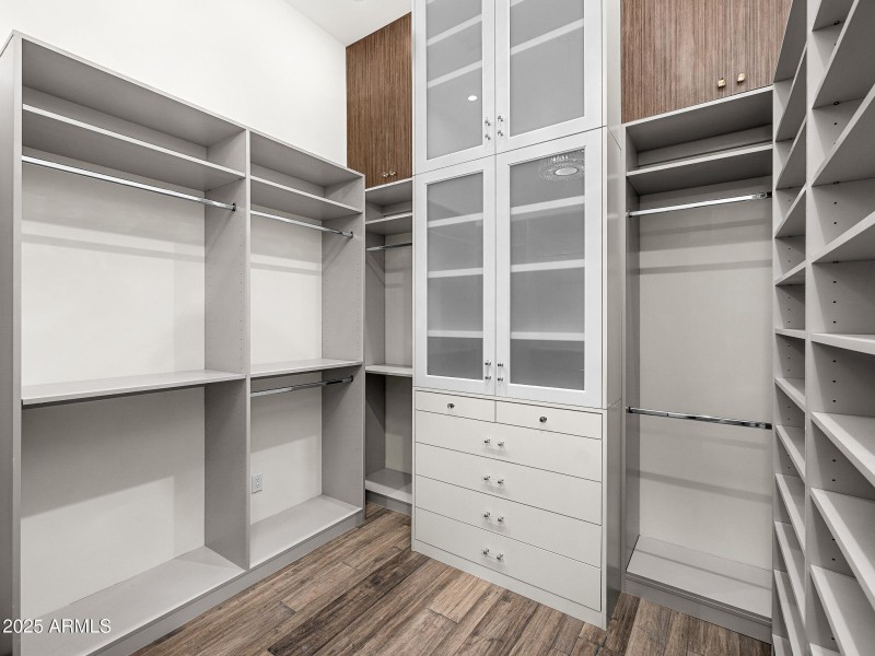 44guest suite her closet