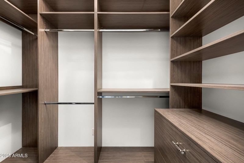 45guest suite his closet