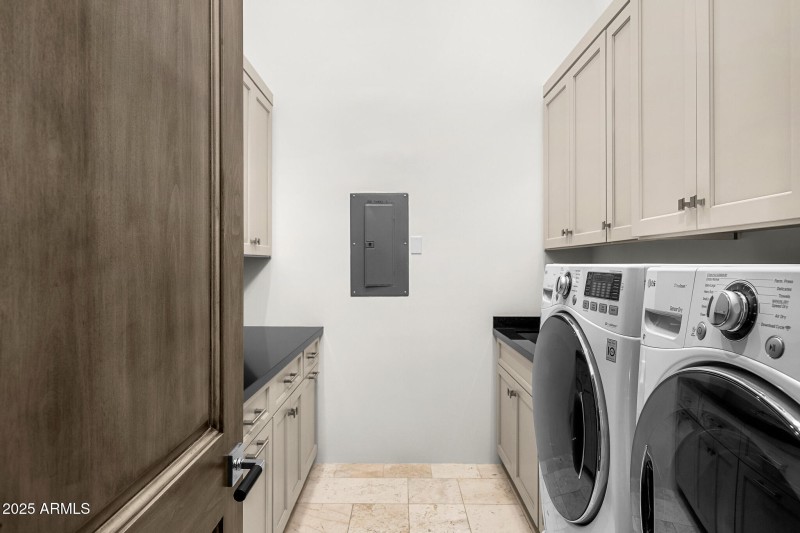 51laundry room with sink