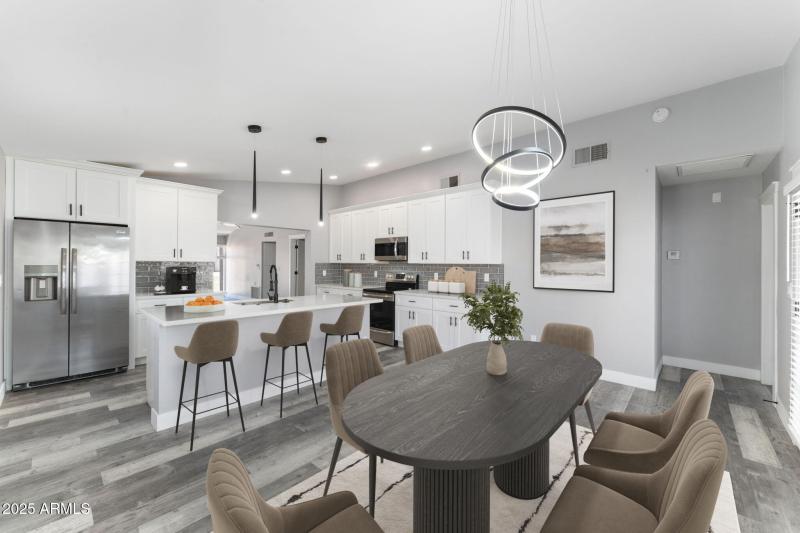 Dining (virtually staged)