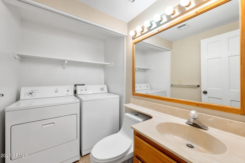 LAUNDRY & 1/2 BATH MAIN FLOOR